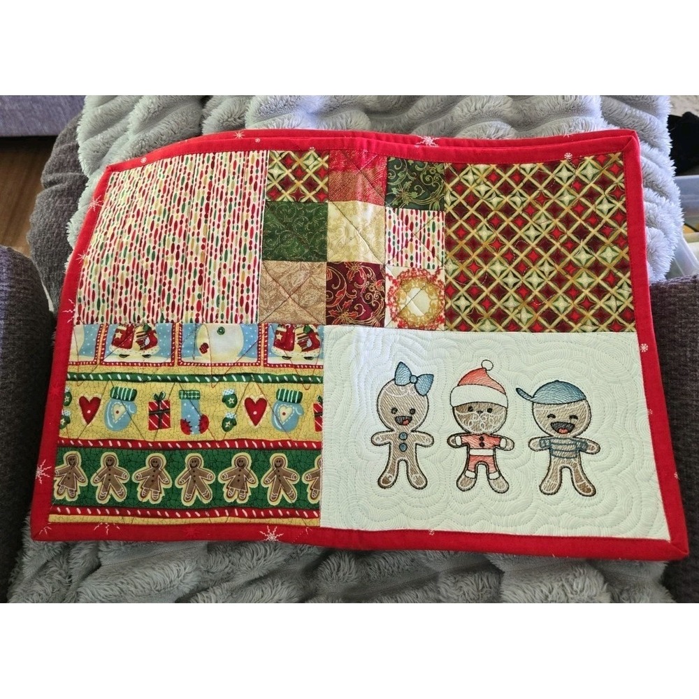 Christmas Embroidered Placemats-18x12-Set of 4-Patchwork-Quilted-Holiday-EUC!!